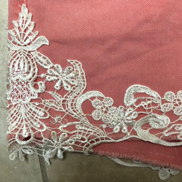 Guess peach lace shorts - Picture 5 of 8